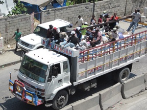 Truckbed full of people